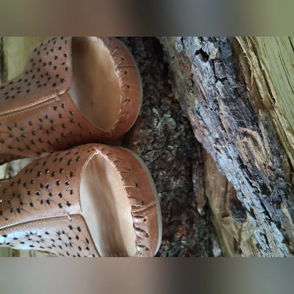 Pikolinos Tan Sandals with Perforated Design and Slingback